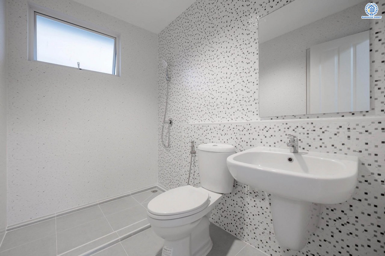 บ้านมือสองตกแต่งใหม่ สังคมคุณภาพแบรนด์ LH โครงการ อินนิซิโอ2 ปิ่นเกล้า-วงแหวน เนื้อที่ 50.3 ตร.ว. ฟังก์ชัน 3 ห้องนอน 2 ห้องน้ำ 1 ห้องอเนกประสงค์ จอดรถได้ 2 คัน บนทำเลศักยภาพ เดินทางสะดวก เชื่อมต่อทั้งปิ่นเกล้า-ศาลายา ใกล้เซ็นทรัลเวสต์เกต รถไฟฟ้าสายสีม่วง "สถานีตลาดบางใหญ่" และทางด่วน "กาญจนาภิเษก"...